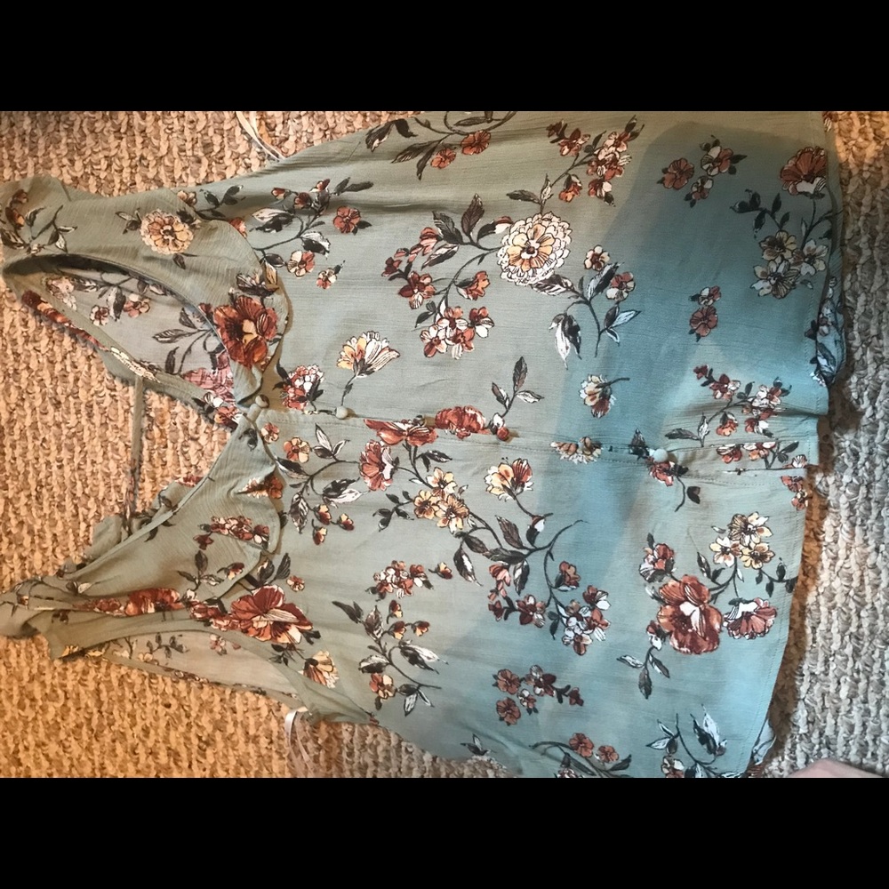 Top - Picture 2 of 2